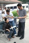 剧照-图文：祸福相依探班--牛莉与导演交流