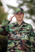 剧照-资料图片：韩国男星服役期间军装照--延正勋