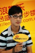 剧照-图文：战北平主演做客--蒲巴甲戴黑白眼镜