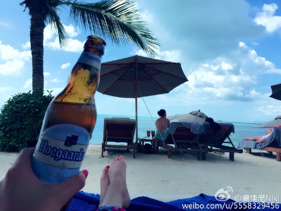 吴佳尼写真