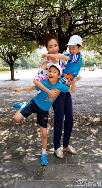 吴佳尼写真