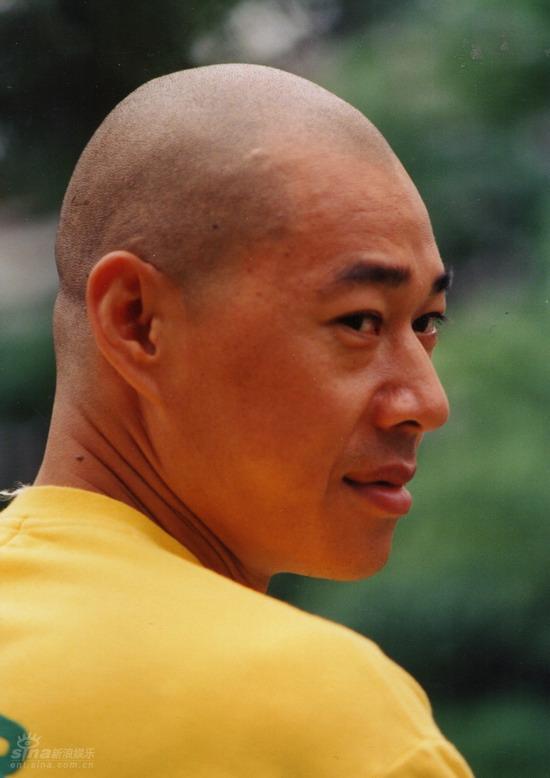 张丰毅写真
