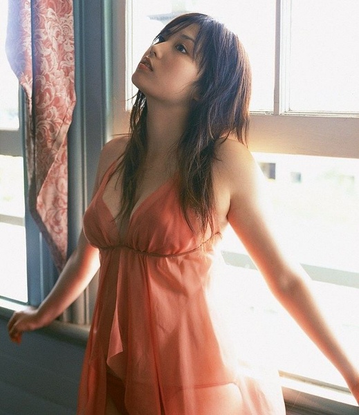 三津谷叶子写真