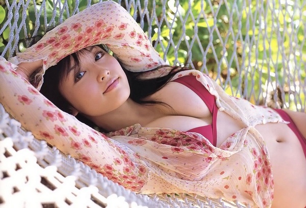 三津谷叶子写真