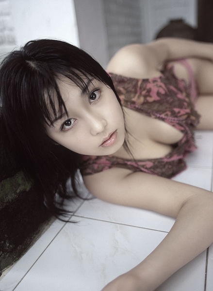 三津谷叶子写真