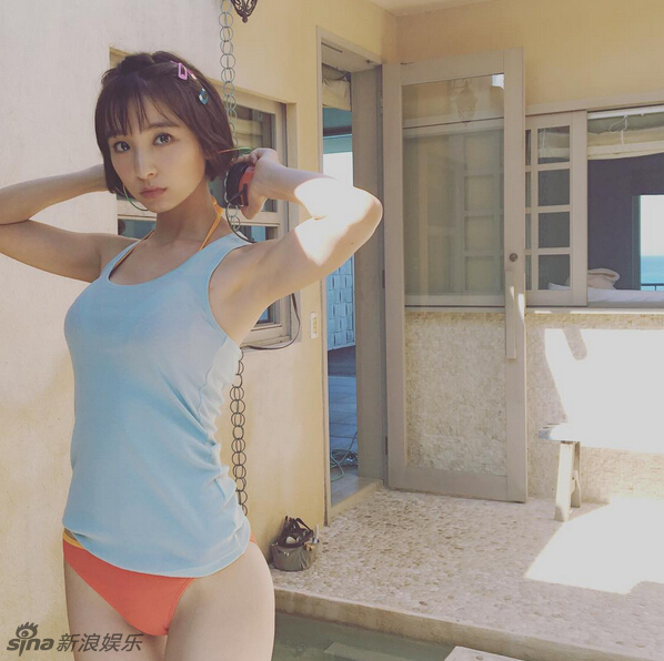篠田麻里子写真