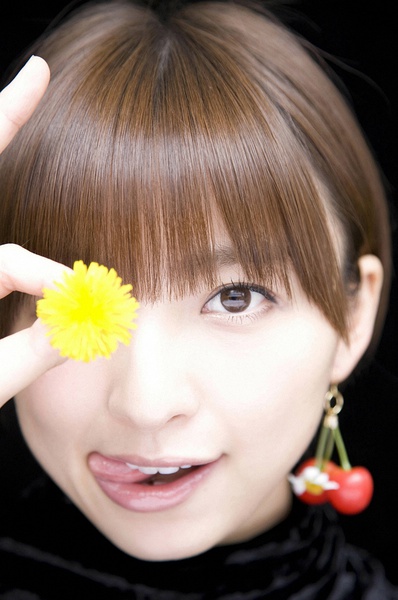 篠田麻里子写真
