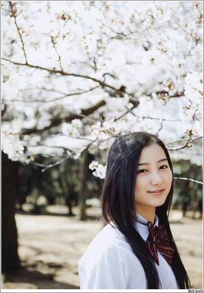 高田里穂写真