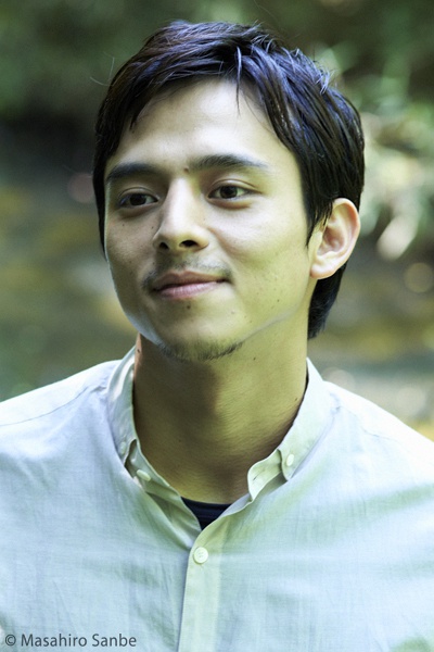 满岛真之介写真