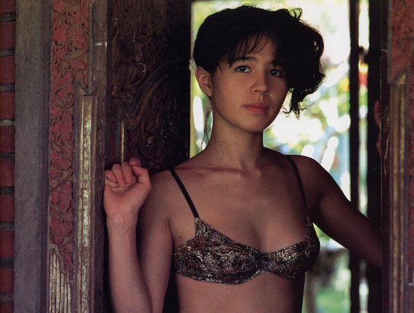 石野真子写真