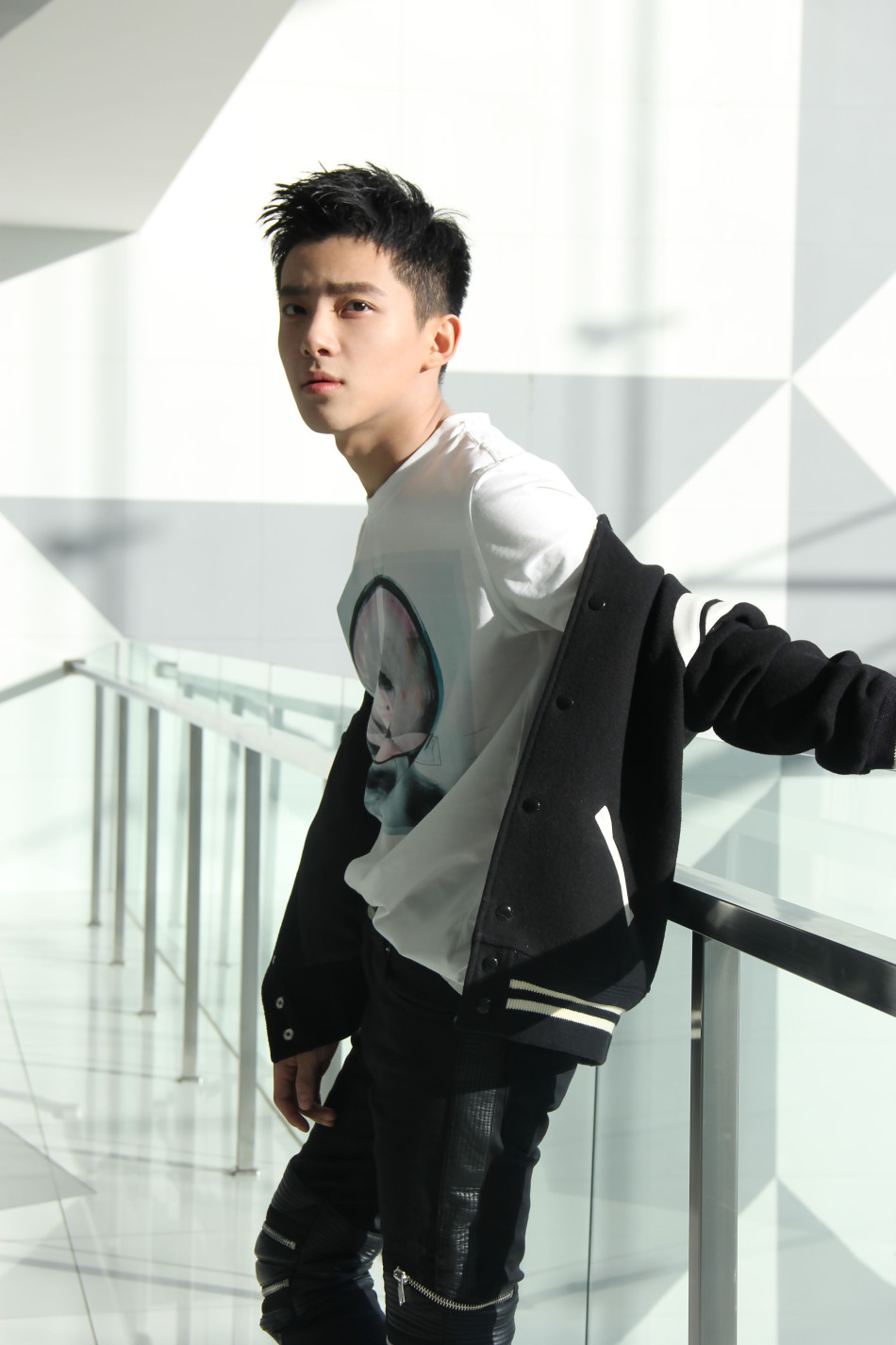 吴俊余写真