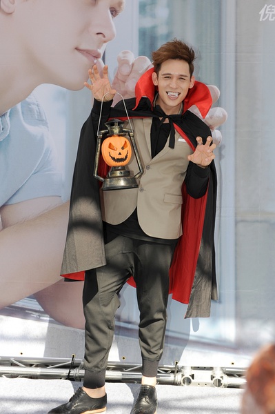倪安东写真