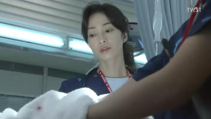 急救飞机紧急抢救剧情介绍
