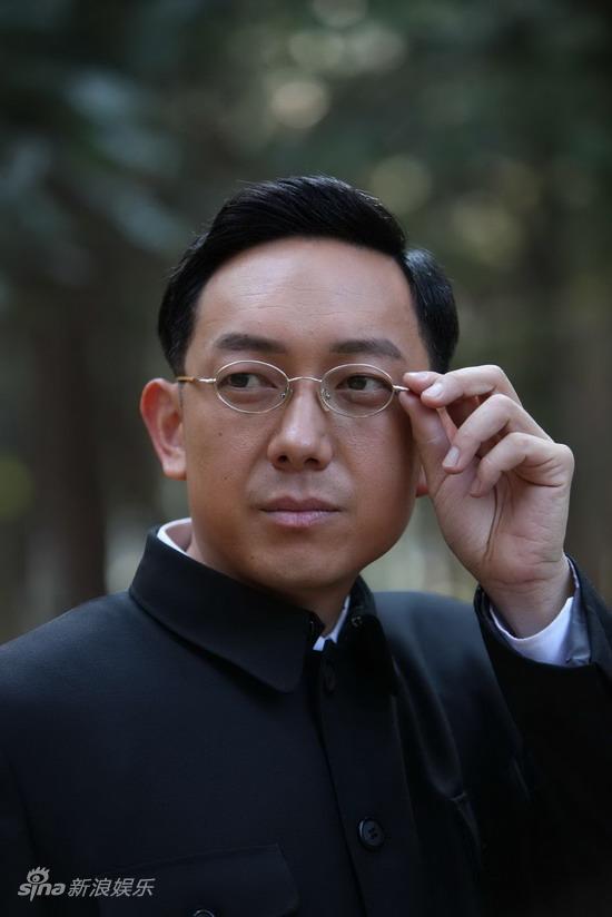 带弹孔的勋章剧情介绍