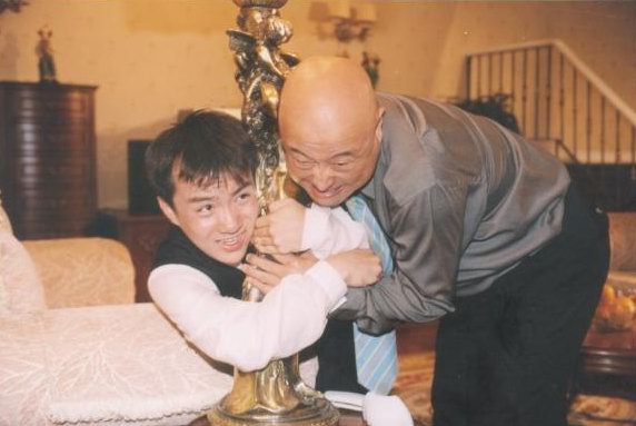 老爸老妈之逼子成龙剧情介绍