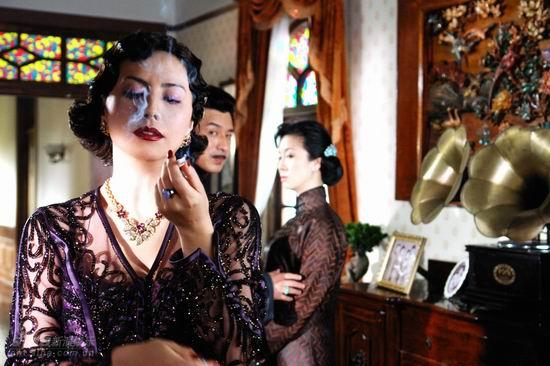 女人何苦为难女人剧情介绍
