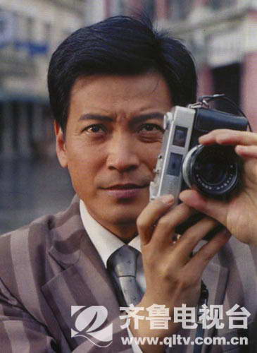 血色玫瑰剧情介绍