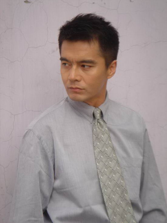 疯狂的背后剧情介绍