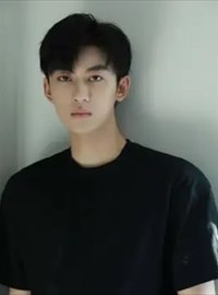 美人余演员Harry